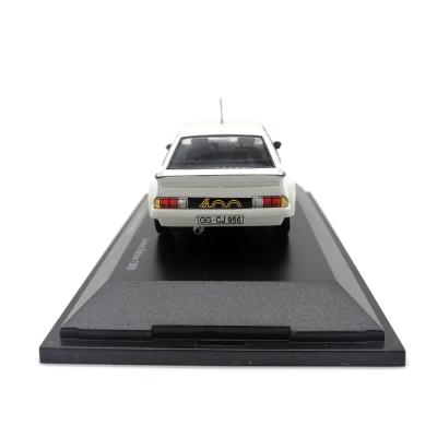 Модель автомобиля Schuco 450554700 Opel Manta B400 1:43