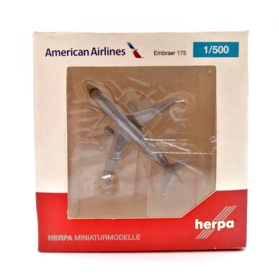 Модель самолета Herpa Wings 524902 American Eagle Embraer E175 N402YX 1:500