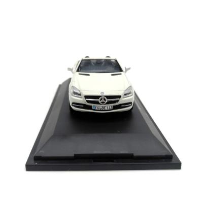 Модель автомобиля Schuco 450745200 Mercedes-Benz SLK-Class 1:43 (white)