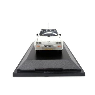 Модель автомобиля Schuco 450554700 Opel Manta B400 1:43