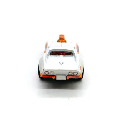 Машинка Hot Wheels Gas Monkey Corvette 68 бело-золотая (б/у)