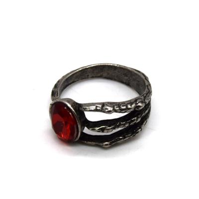 Кольцо с красным камнем 2