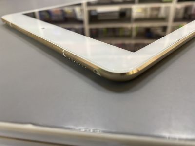 Планшет Apple iPad Pro 9.7 32Gb Wi-Fi + Cellular (Gold) (SN: DMPR89EXGXQ0, б/у)