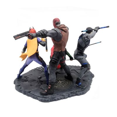 Диорама с фигурками четырех персонажей Gotham Knights (из коллекционного издания) в коробке