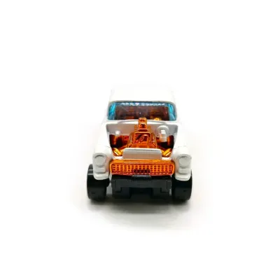 Машинка Hot Wheels XI634 бело-золотая (б/у)