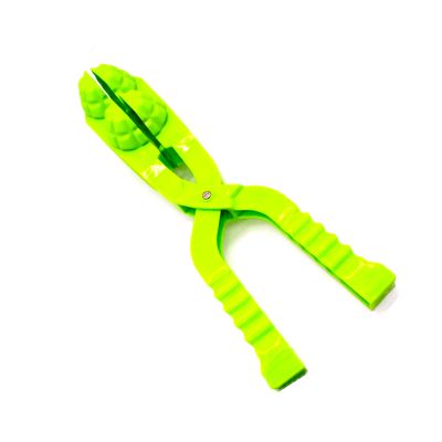 AB Toys форма двойная для лепки снежков в виде гранаты "Зимние забавы", диаметр 7,5 см