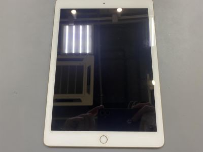Планшет Apple iPad Pro 9.7 32Gb Wi-Fi + Cellular (Gold) (SN: DMPR89EXGXQ0, б/у)